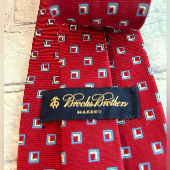 BROOKS BROTHERS MAKERS MENS RED/BLUE/YELLOW PATTERN SILK TIE - Picture 6 of 8